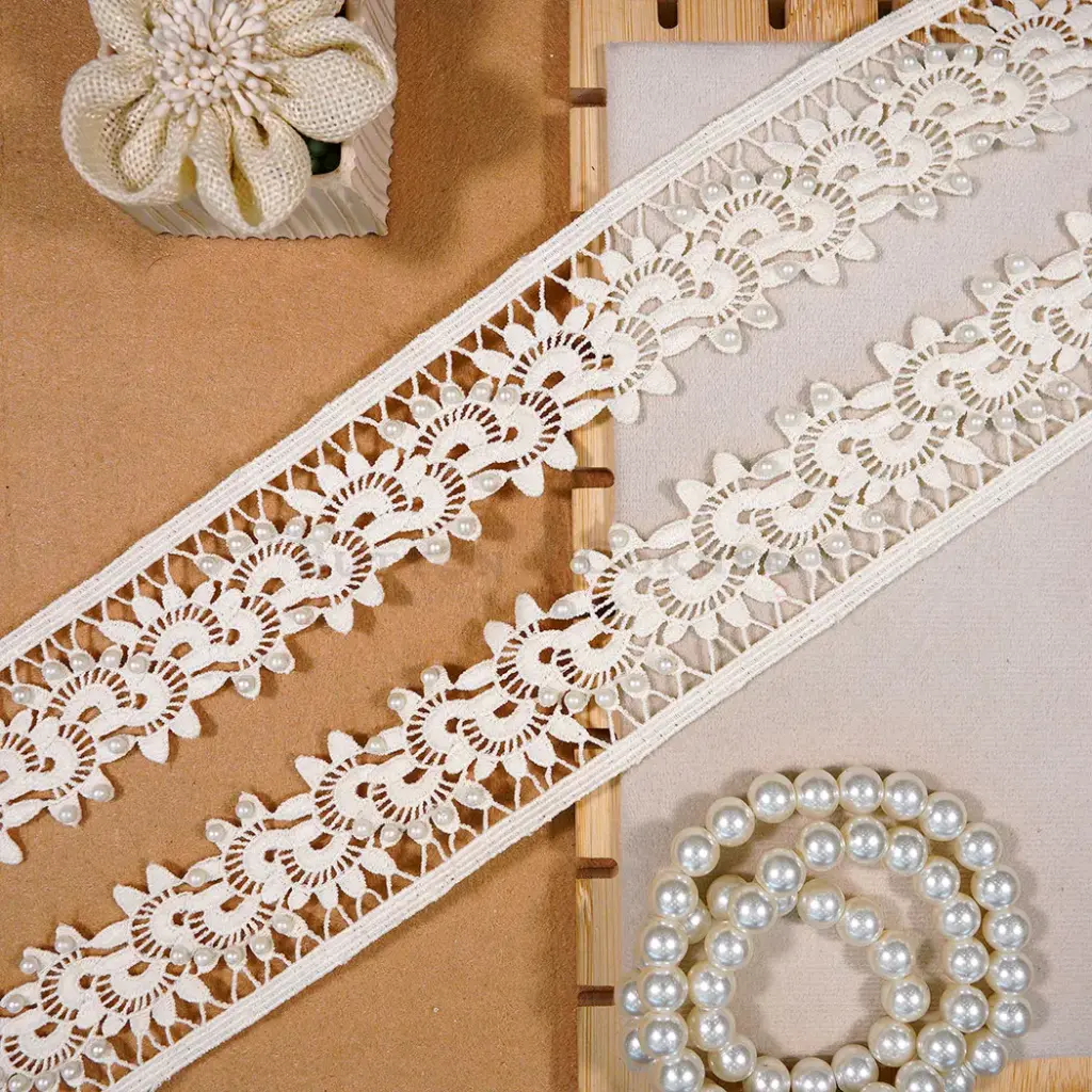 One Side Border Shuttle Lace with Pearl Accent