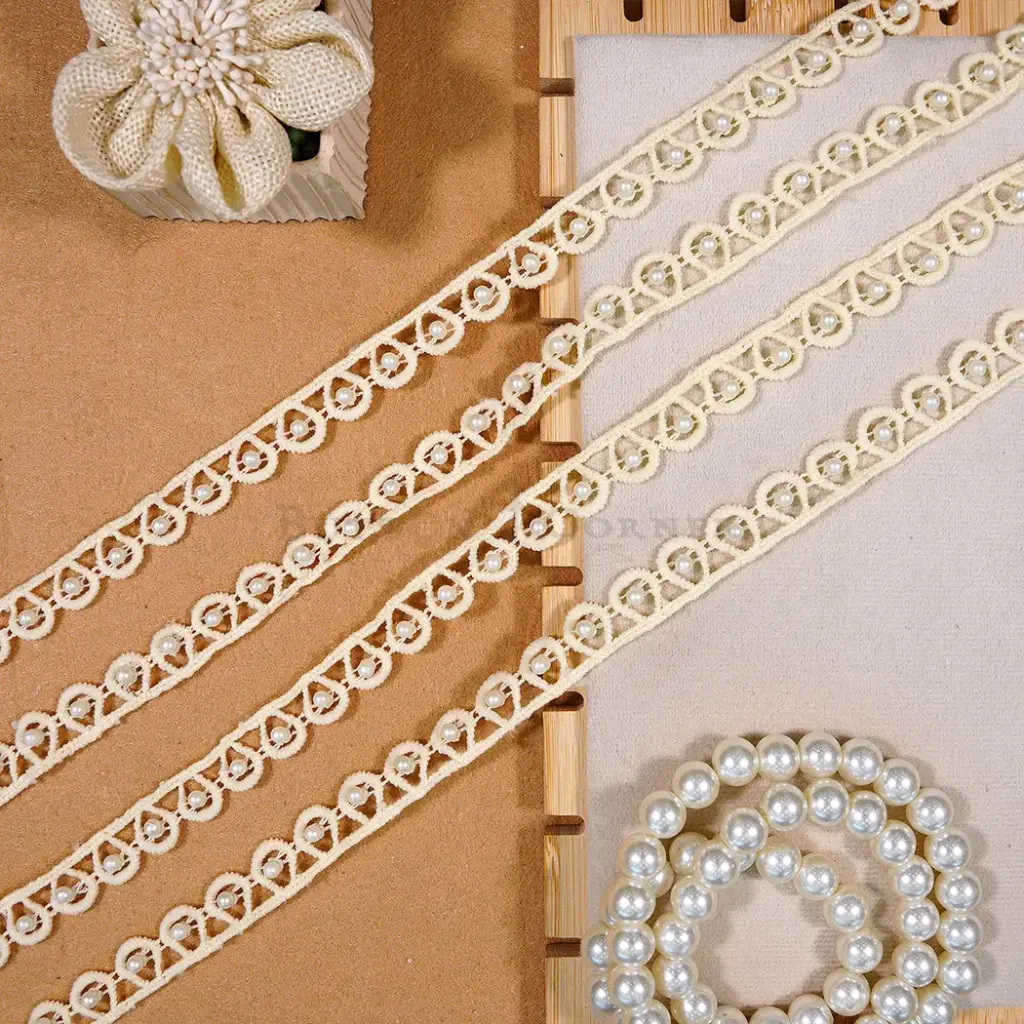 One Side Border Shuttle Lace with Pearl