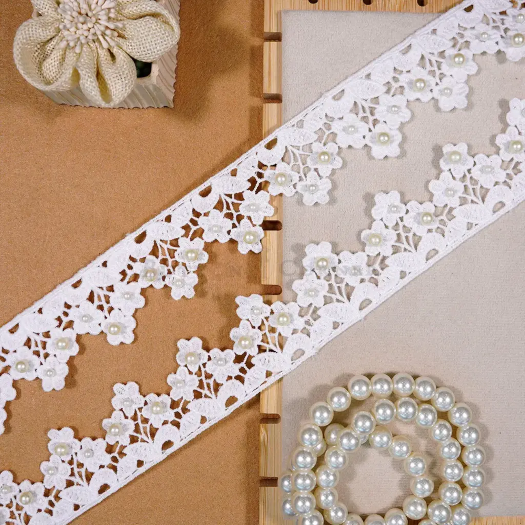 One Side Border Floral Pattern Shuttle Lace with Pearl