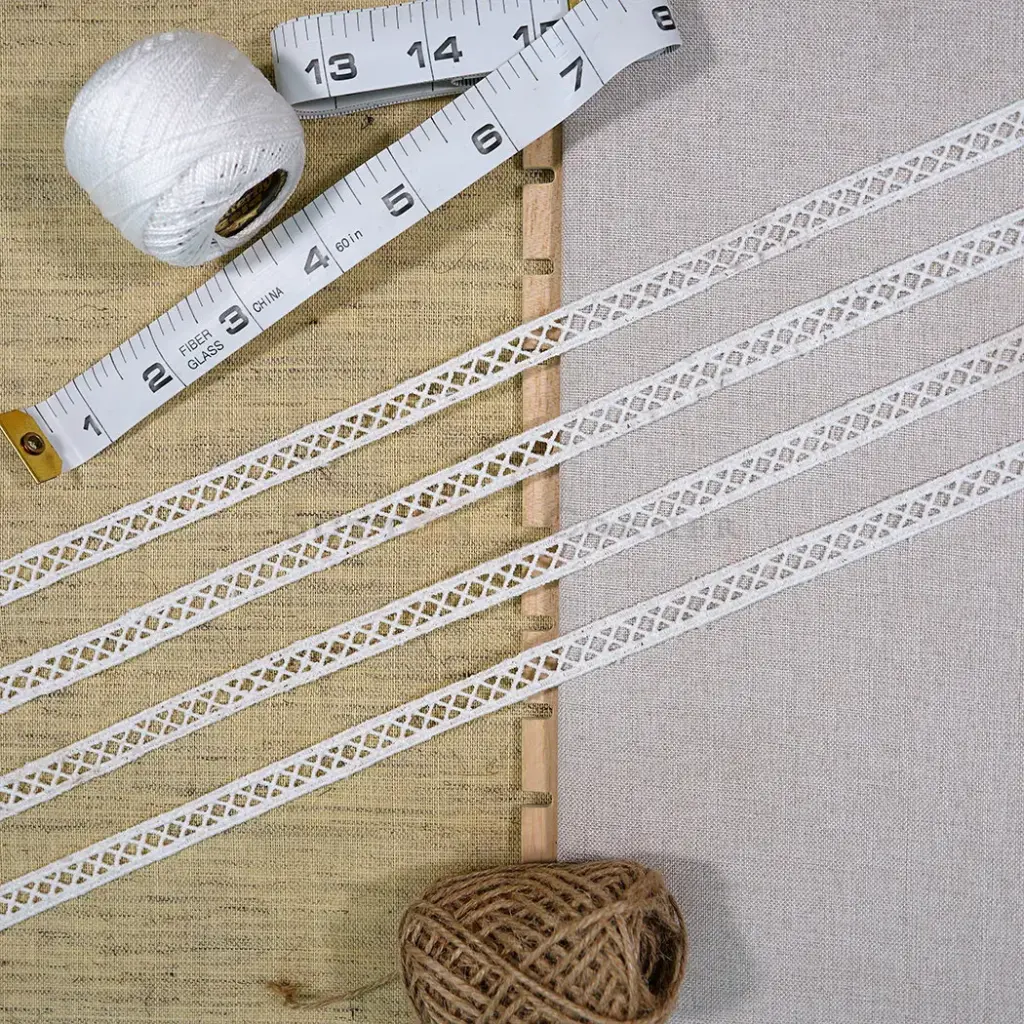 Double-Side Border Crisscross Shuttle Lace