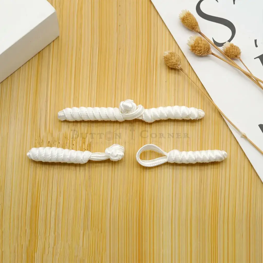 Twisted Cord and Loop Design Chinese Knot Frog Closure Button