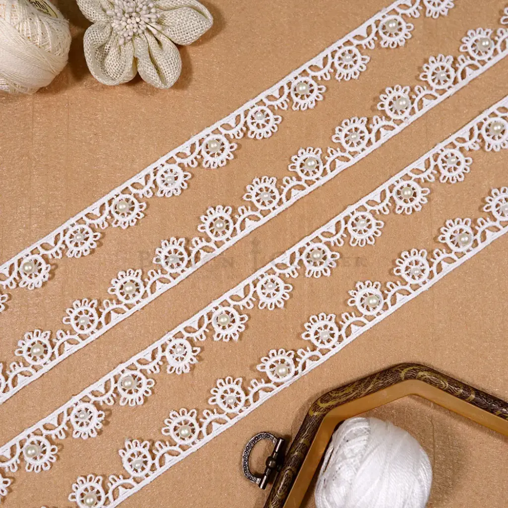 One Side Border Shuttle Lace with Pearl