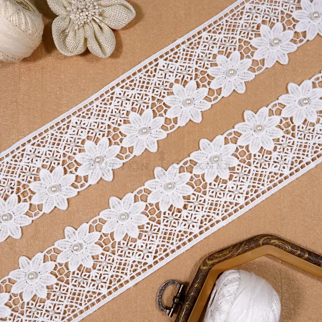 One Side Border Shuttle Lace with Pearl