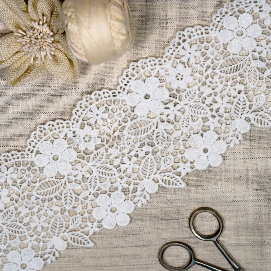 Geometric Floral & Leaf Design Shuttle Lace