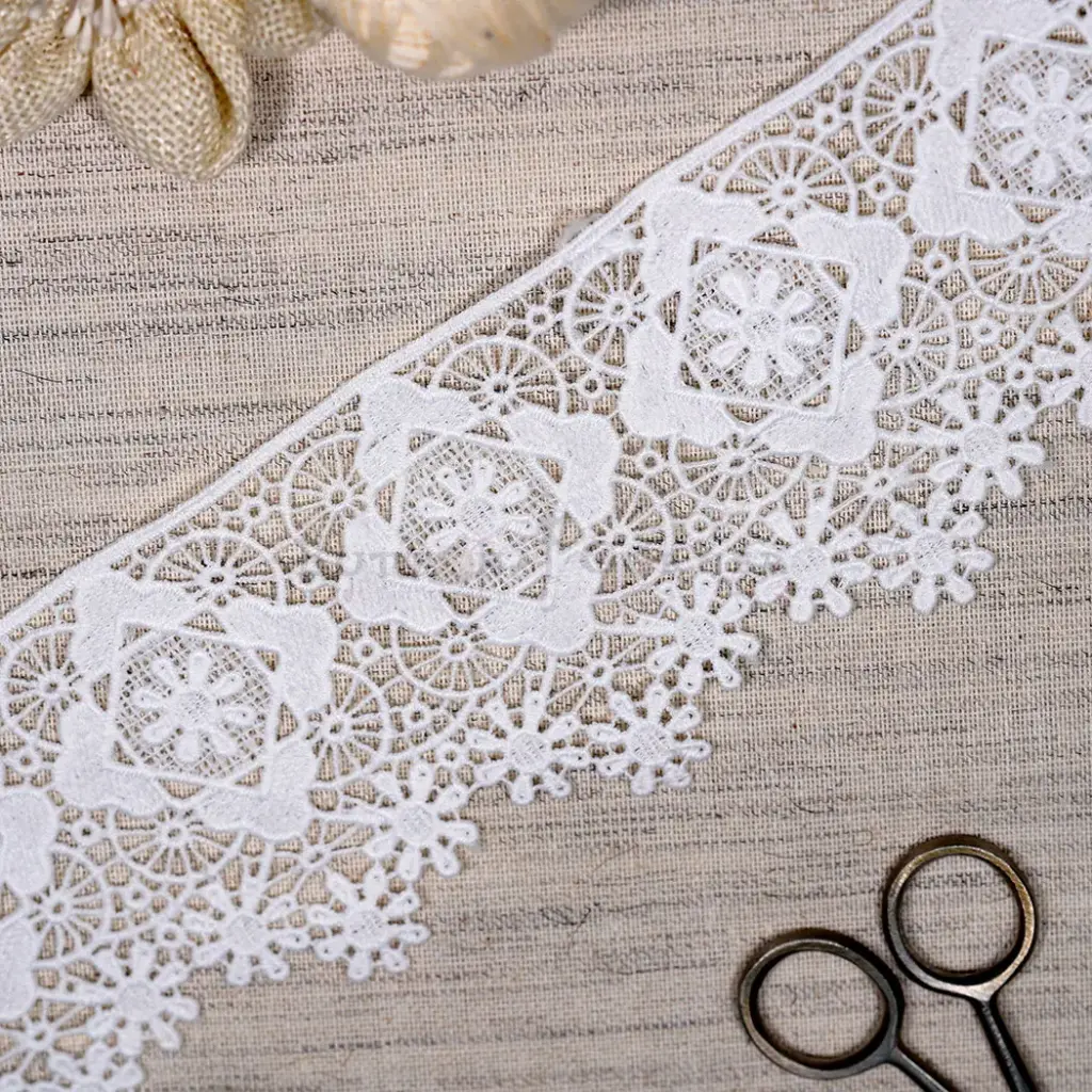 Floral Scallop Edge Side Border Shuttle Lace