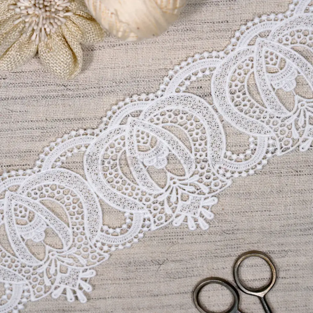 Geometric Design Scallop Border Shuttle Lace