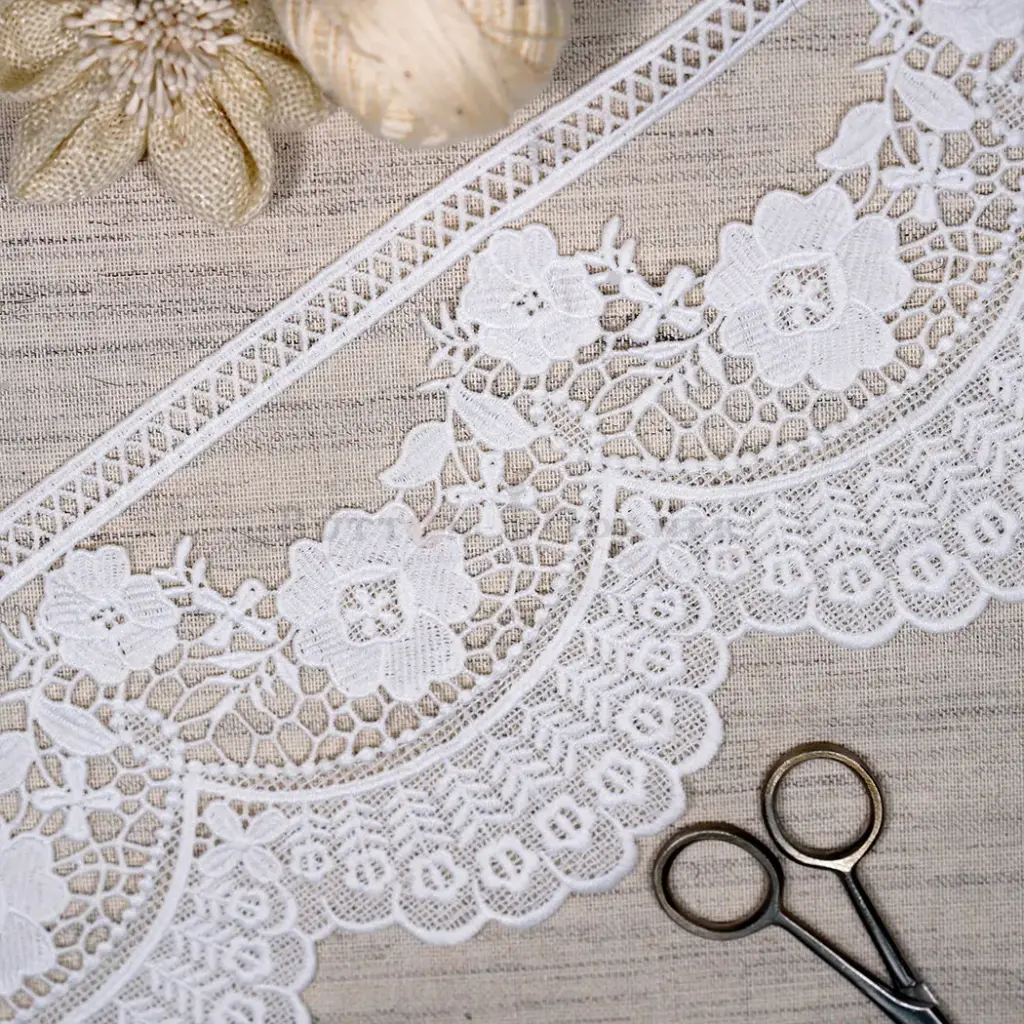 Geometric Floral Design Side Border Shuttle Lace