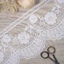 Geometric Floral Design Side Border Shuttle Lace