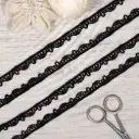 One Side Border Scallop Edge Shuttle Lace