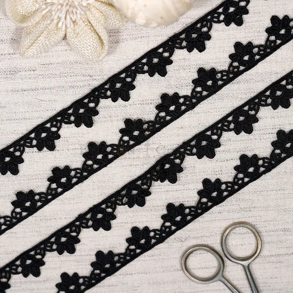 Floral Edge Side Border Shuttle Lace