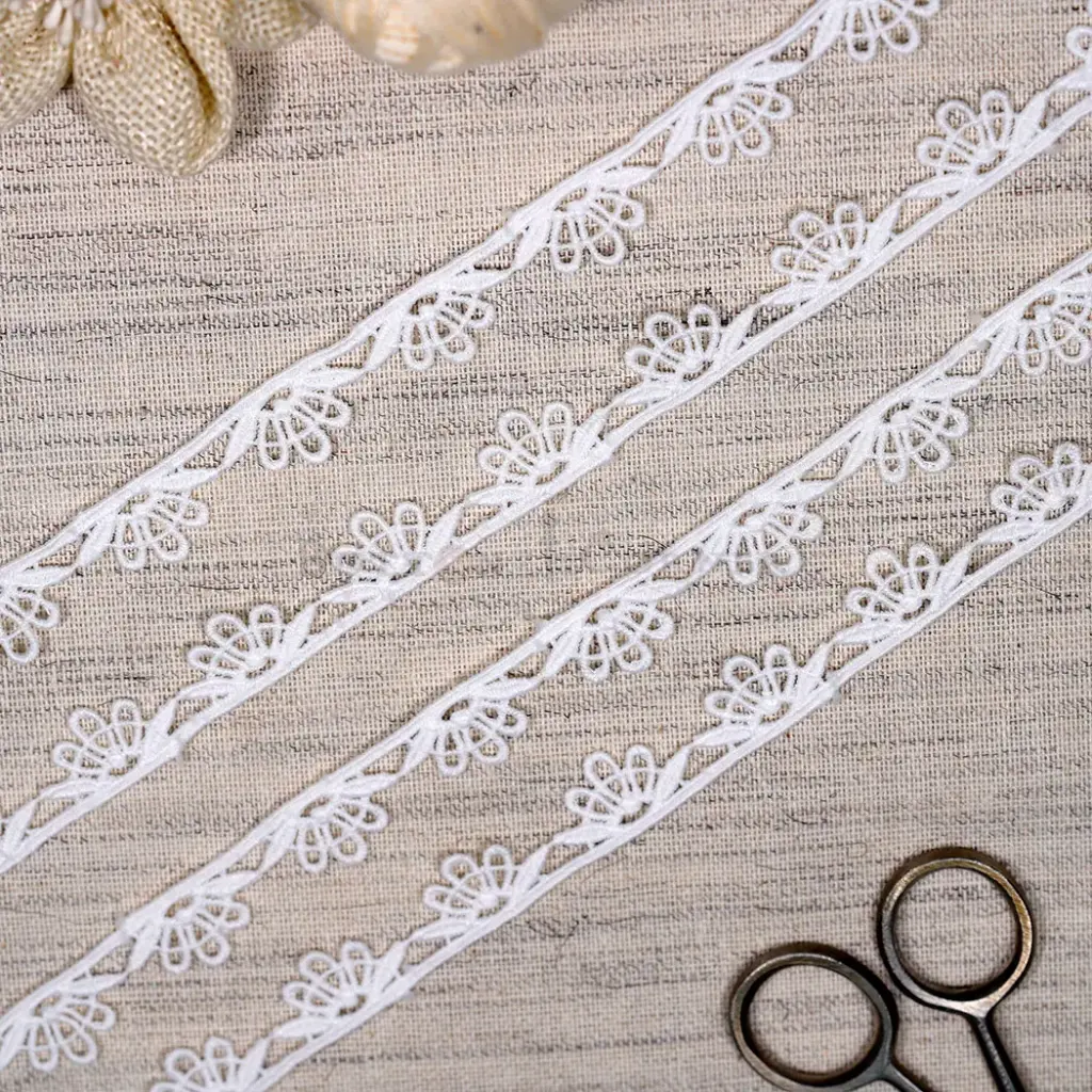 One Side Border Scallop Edge Shuttle Lace
