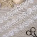 One Side Border Scallop Edge Shuttle Lace