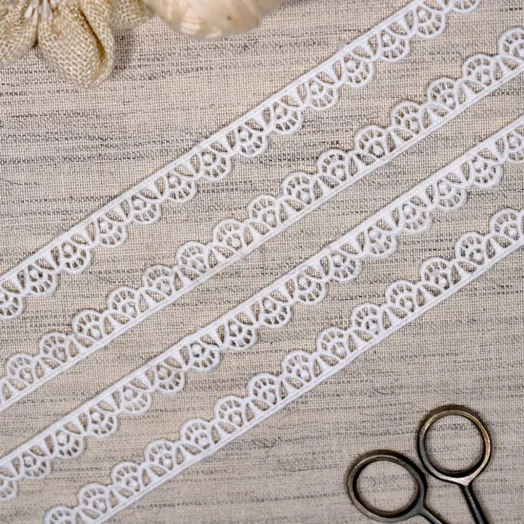 One Side Border Shuttle Lace