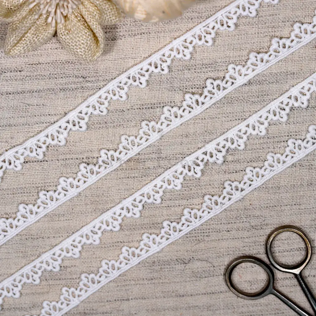 One Side Border Shuttle Lace