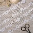 Geometric Pattern Side Border Shuttle Lace