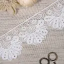 One Side Border Scallop Edge Shuttle Lace