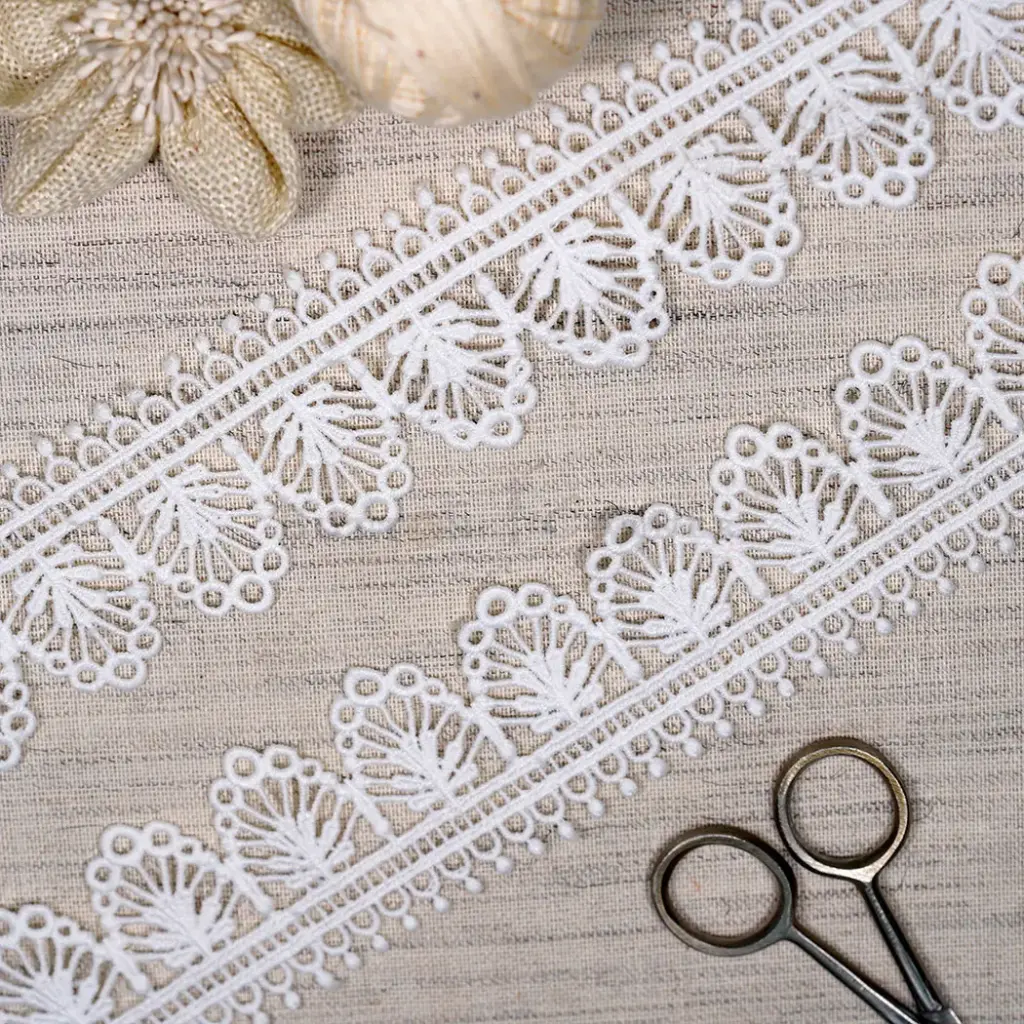 Scallop Edge Side Border Shuttle Lace
