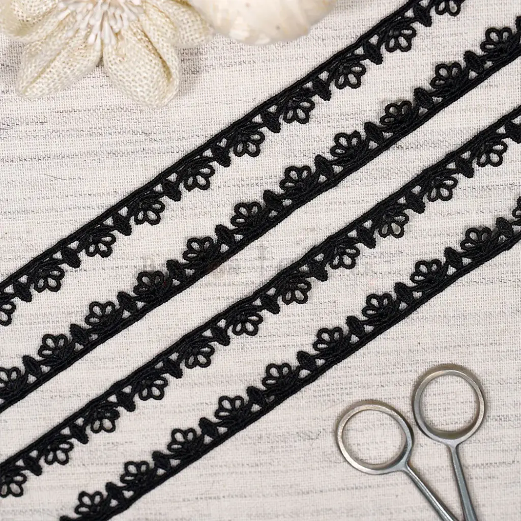 One Side Border Shuttle Lace