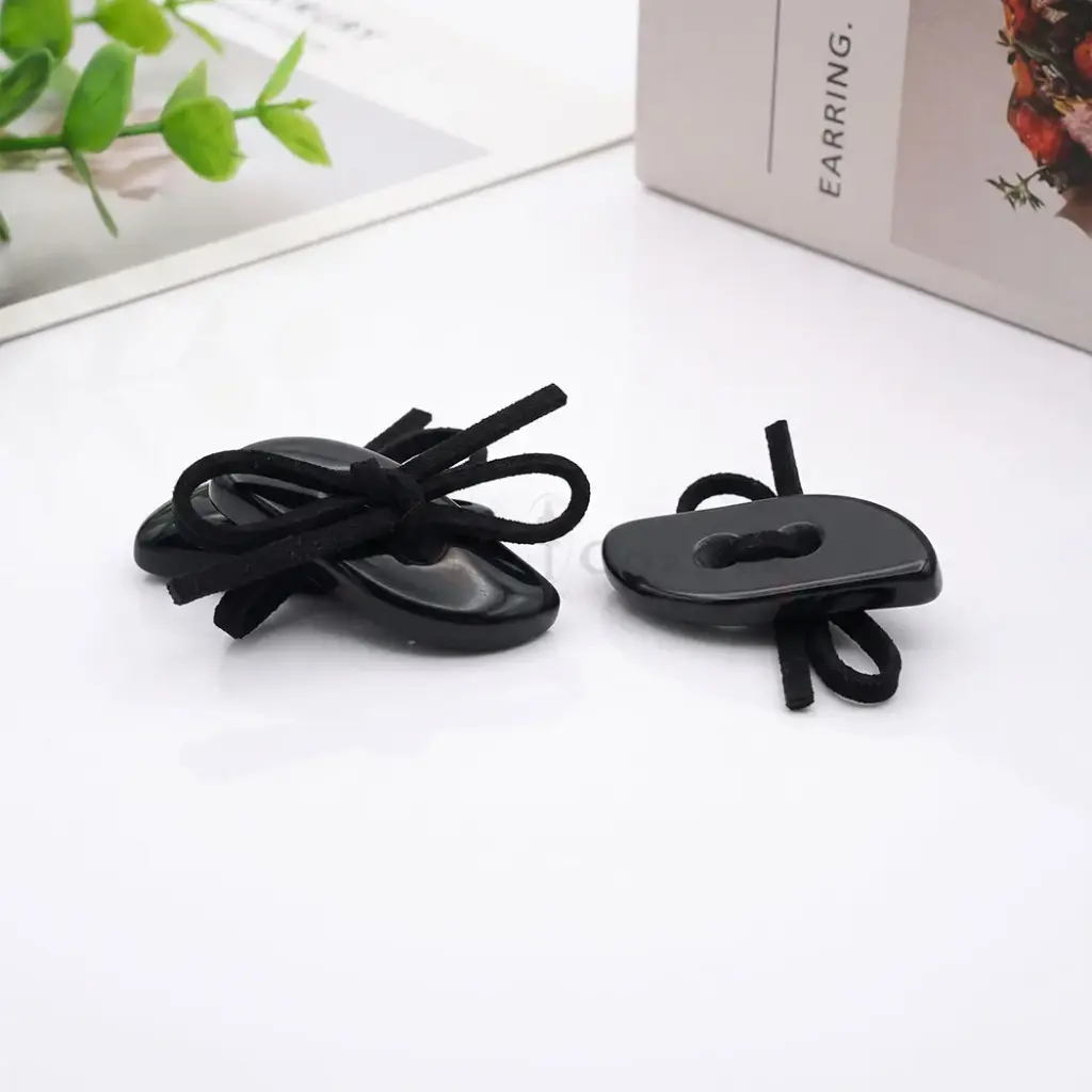 Pointed Oval Silhouette Design Button with Leather Knot