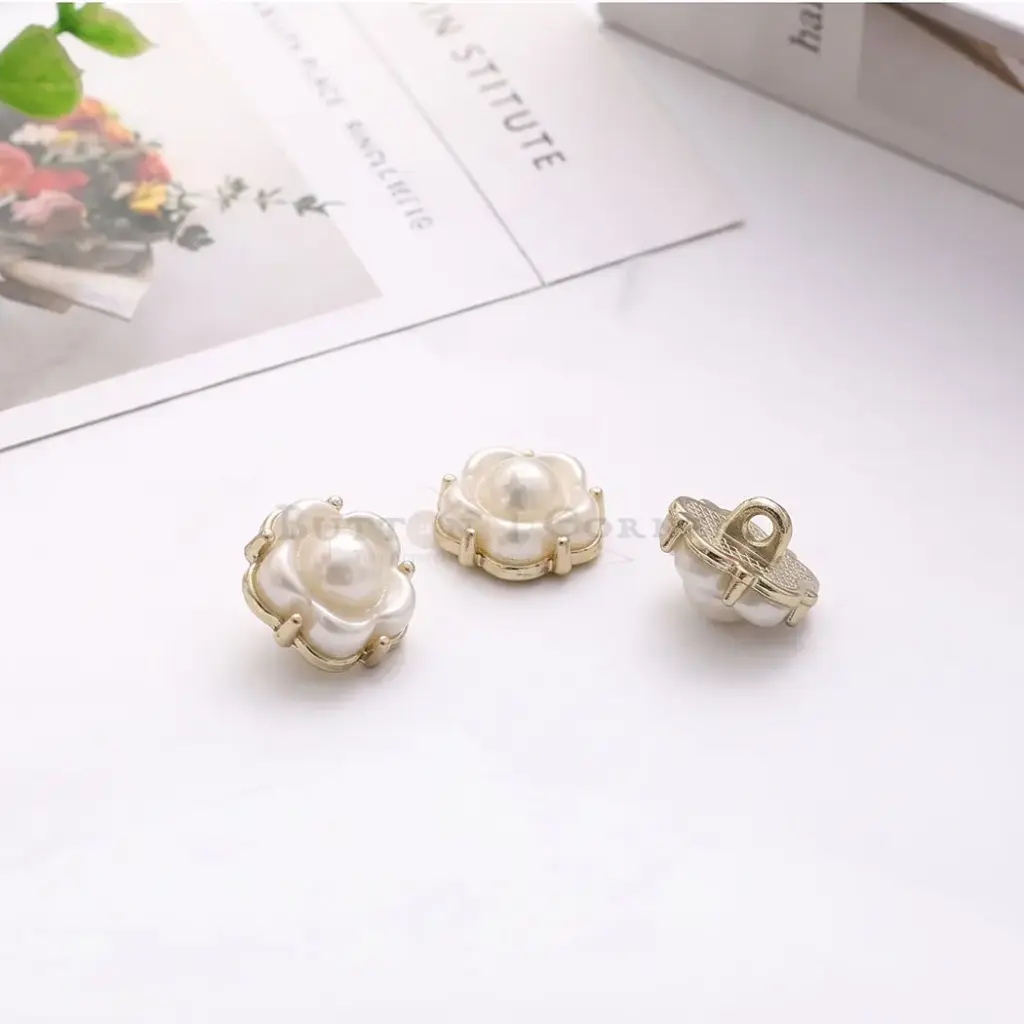 Decorative Pearl Blooming Blossom Design Shank Button 