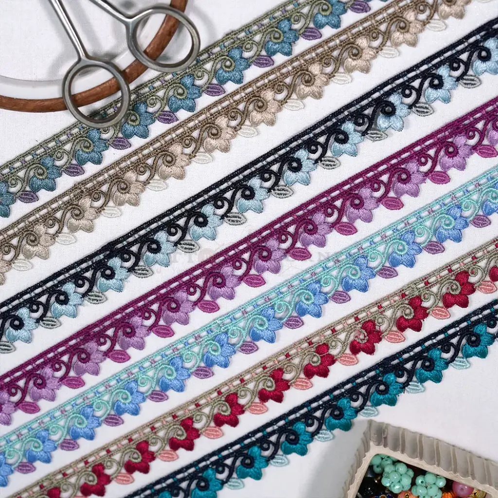 Shuttle Lace In Colour