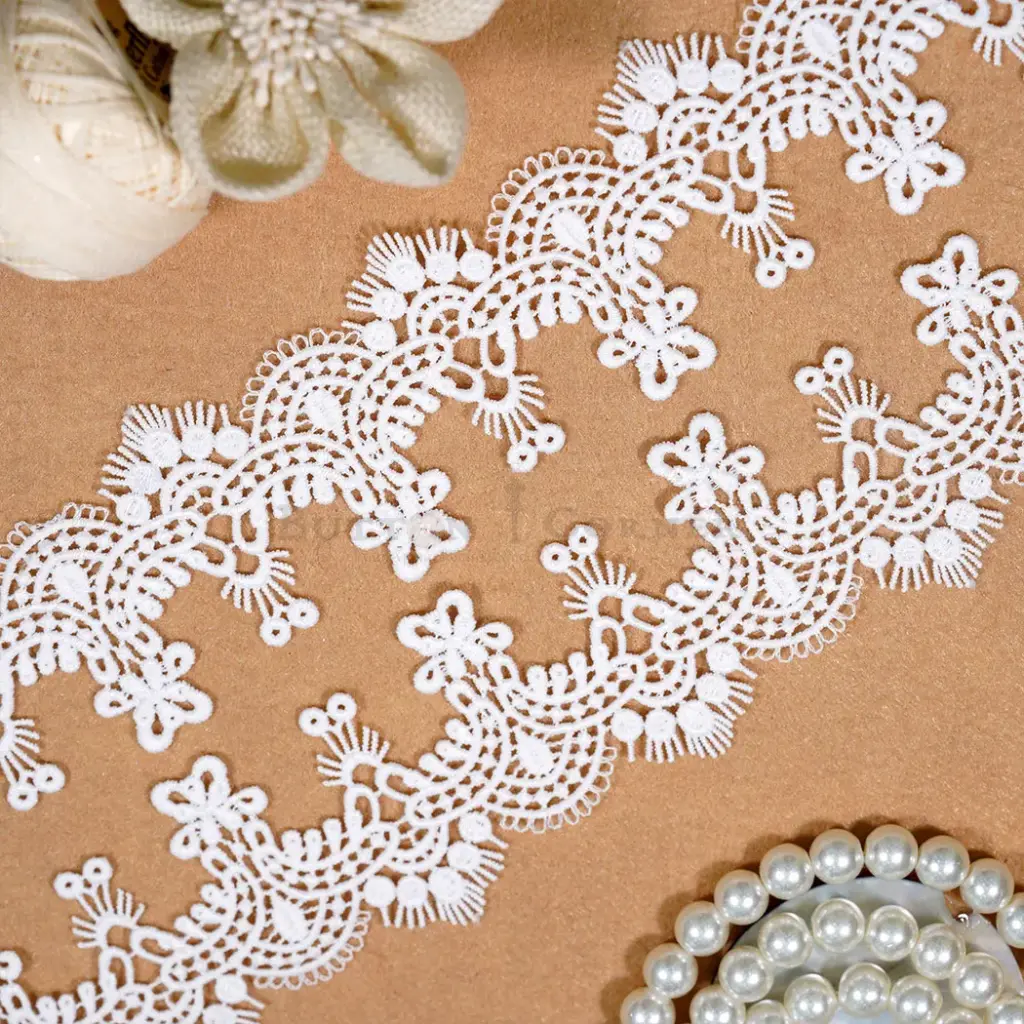 Scallop Border with Geometric Design Shuttle Lace