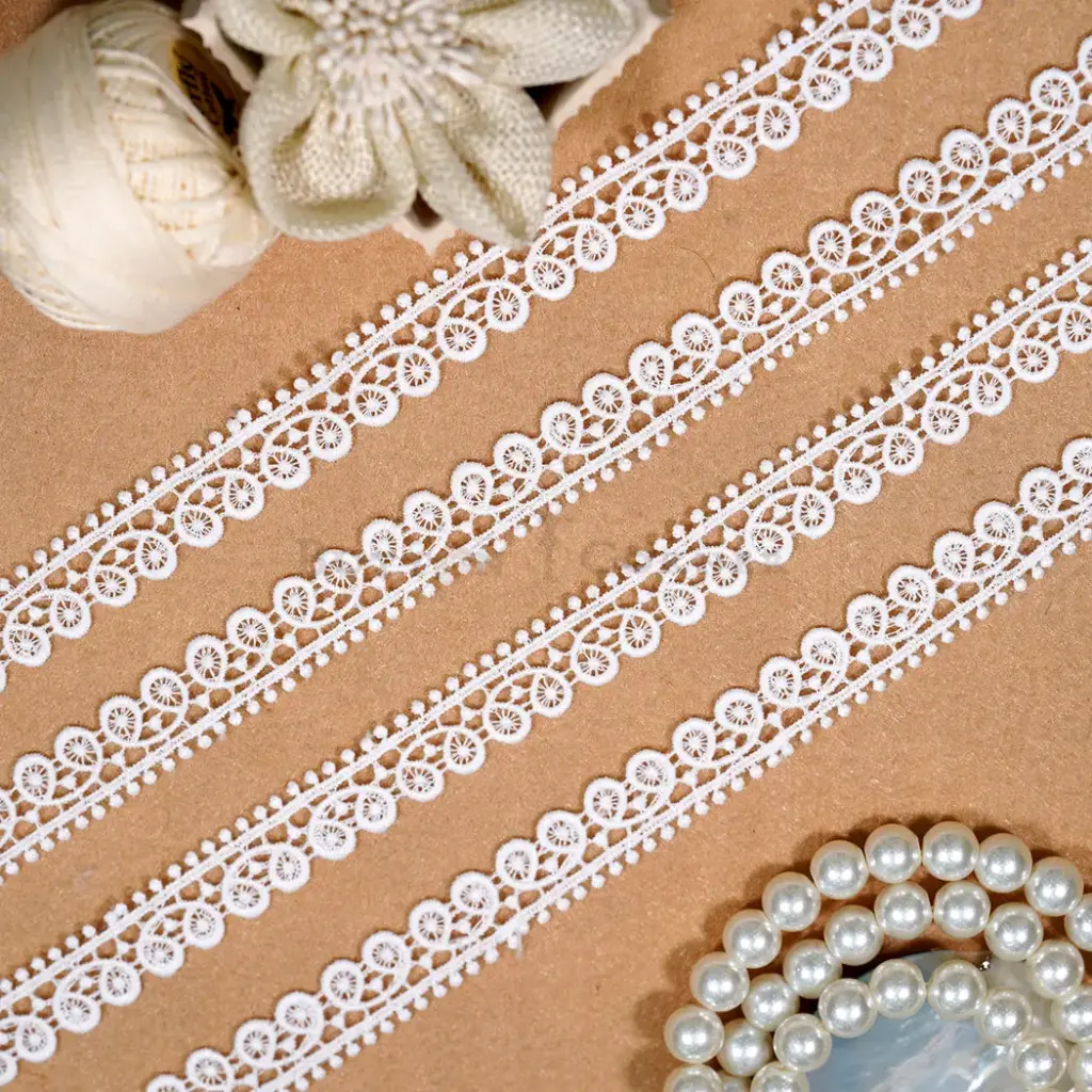 One Side Border Shuttle Lace