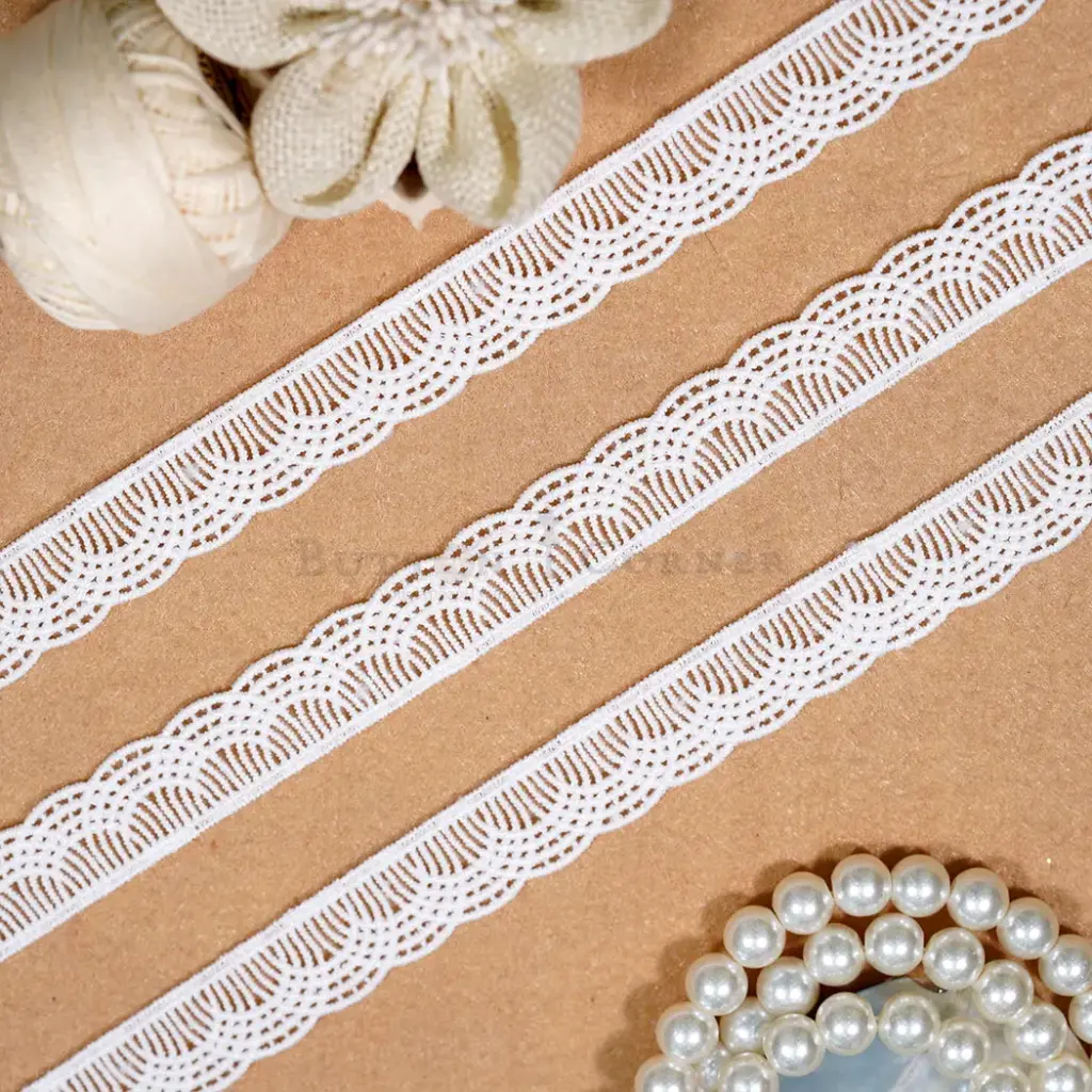 Side Border Shuttle Lace with Scallop Edge