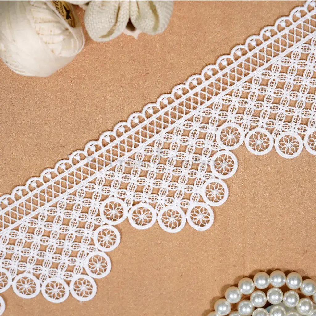 One Side Border Shuttle Lace with Circular Scallop Border