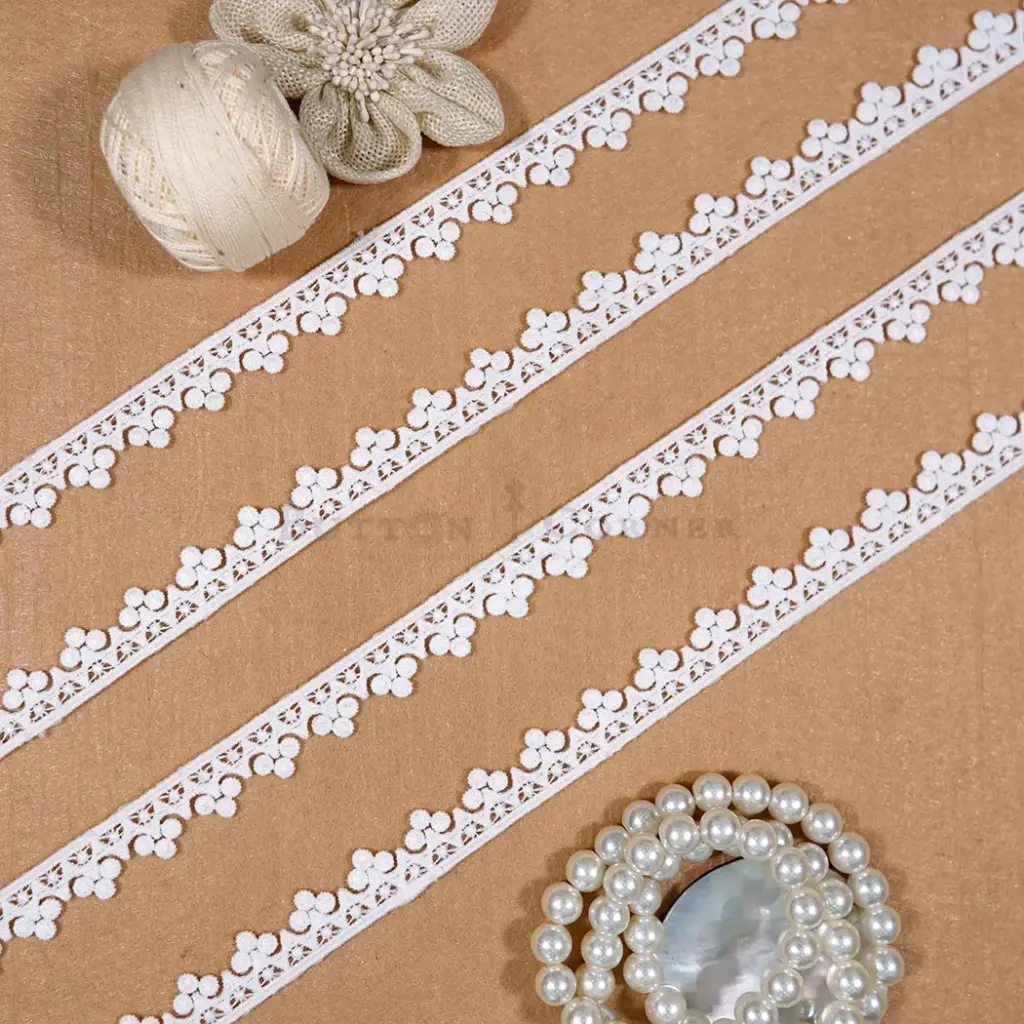 One Side Border Shuttle Lace