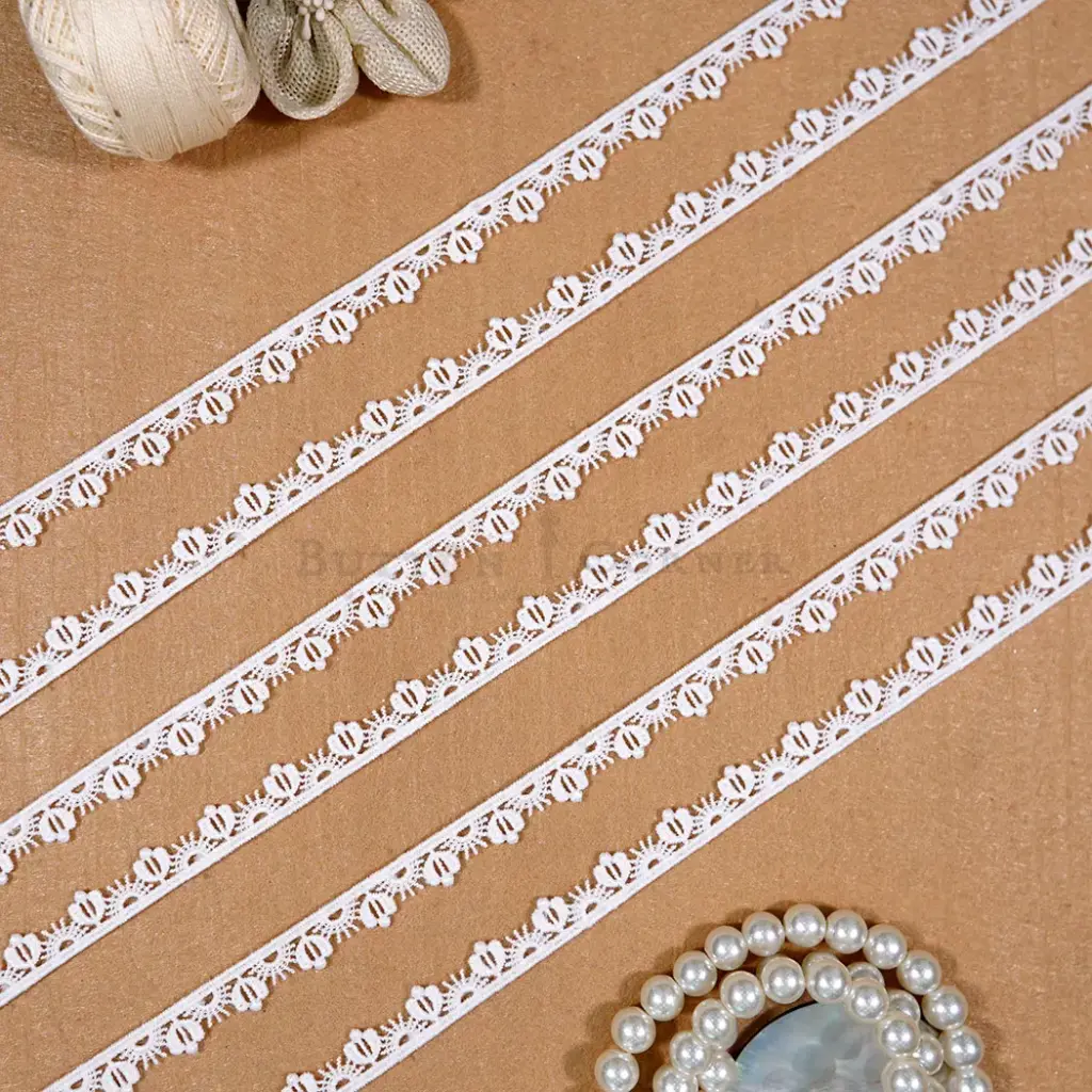One Side Border Shuttle Lace