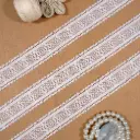 Geometric Centre Design with Dual Border Skuttle Lace