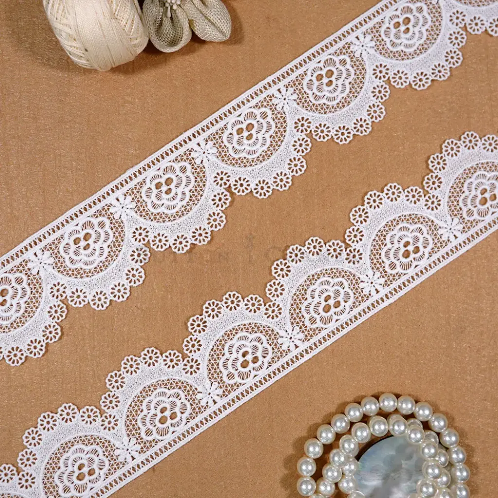 Floral Scallop Edge Side Border Shuttle Lace
