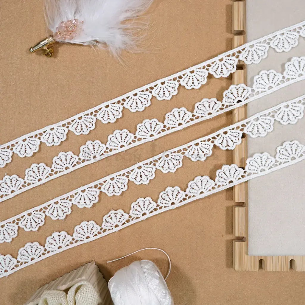 One Side Border Shuttle Lace