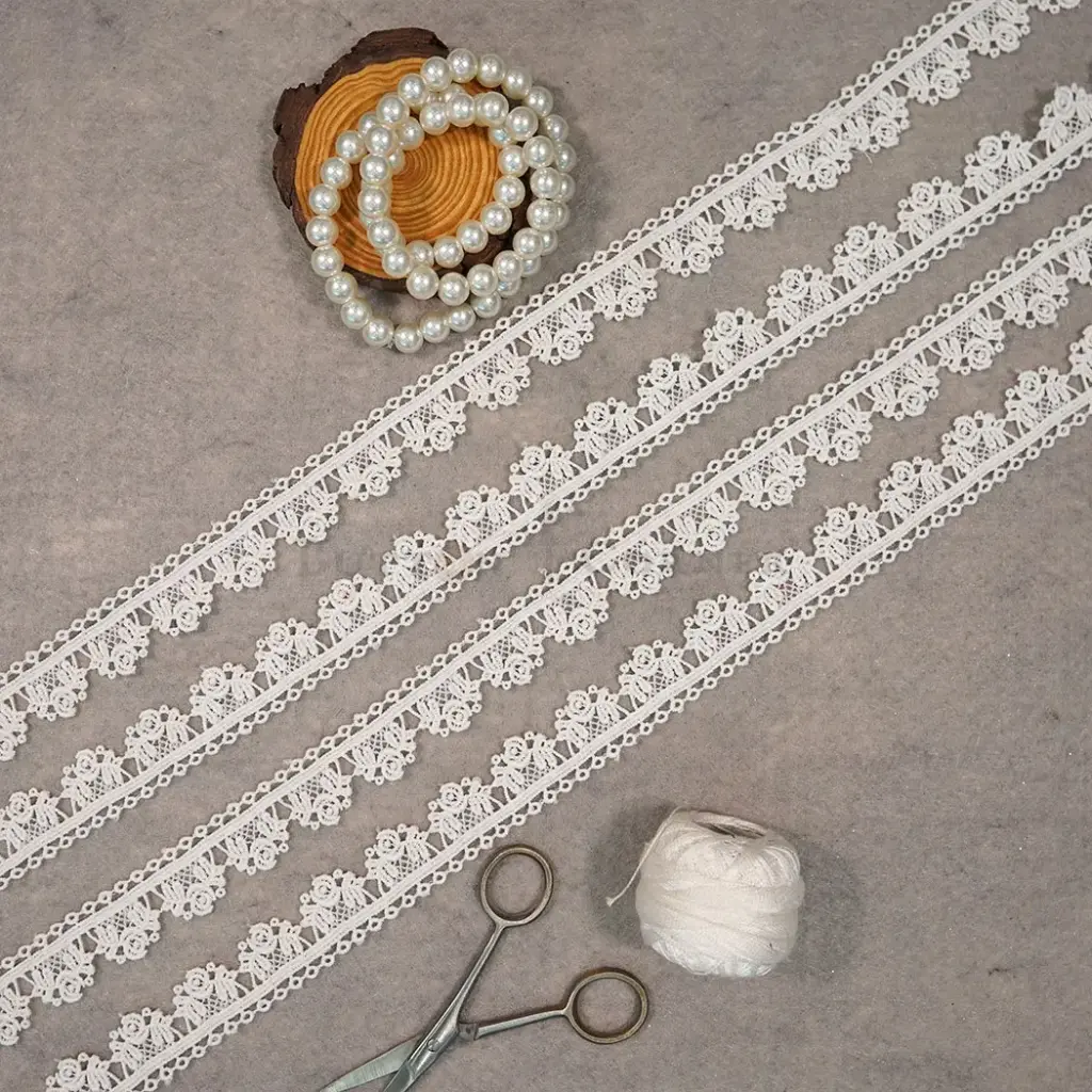 One Side Border Shuttle Lace