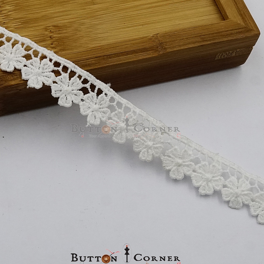 One Side Border Shuttle Lace