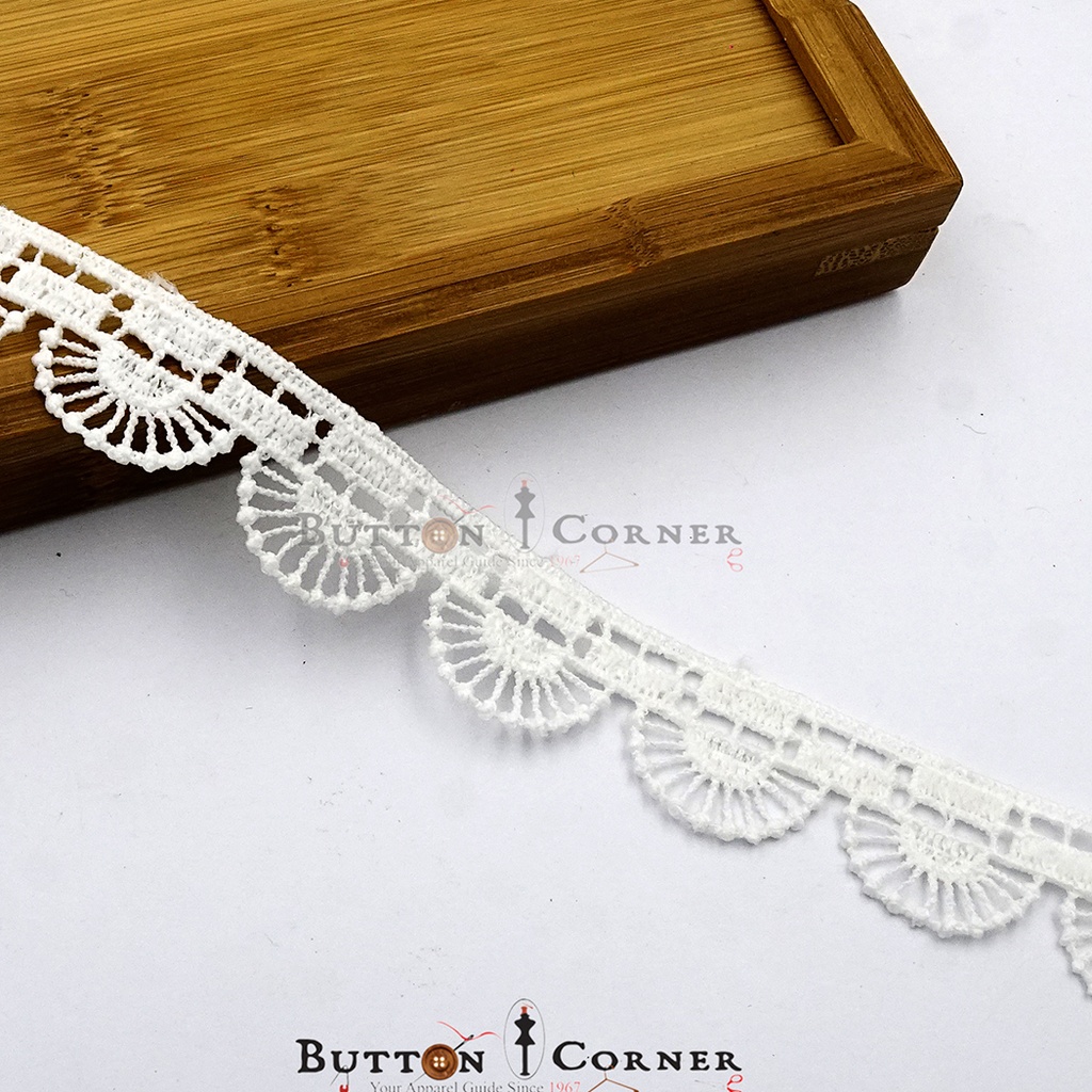 One Side Border Shuttle Lace