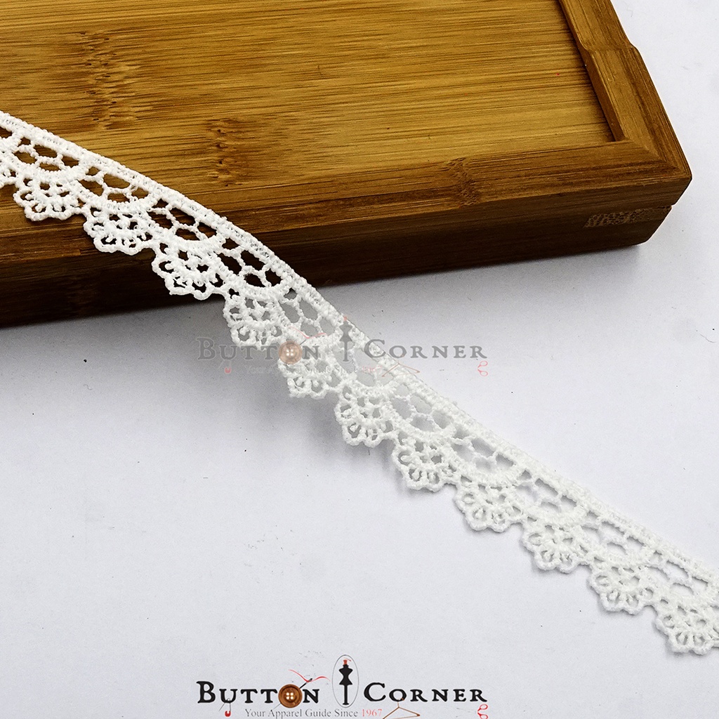 One Side Border Shuttle Lace