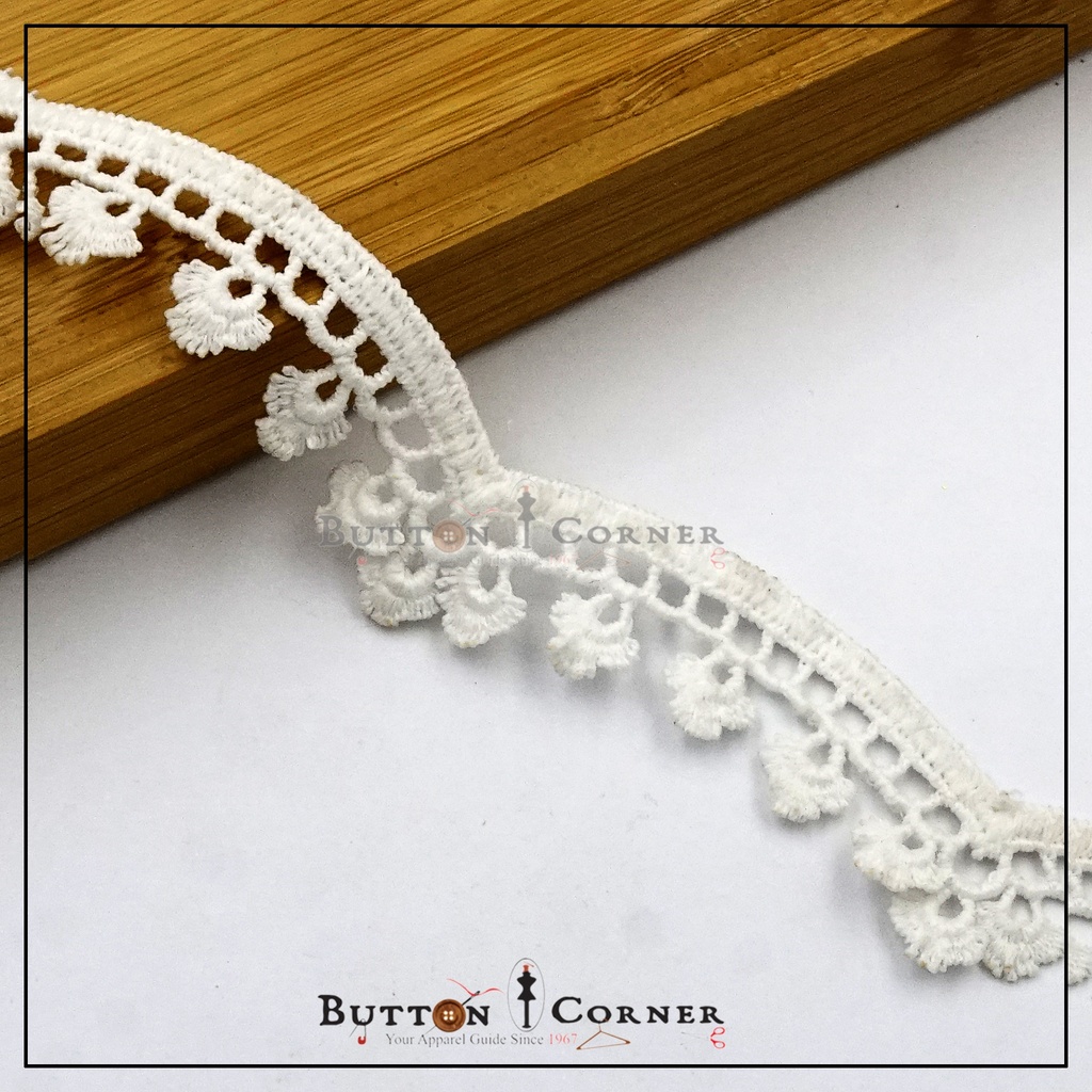 One Side Border Shuttle Lace