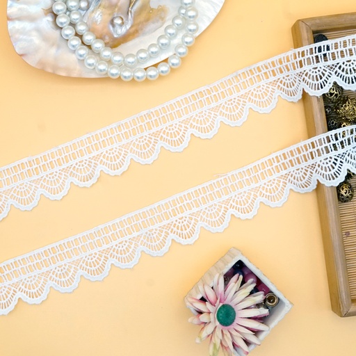 [D4128 WHITE] One Side Border Shuttle Lace