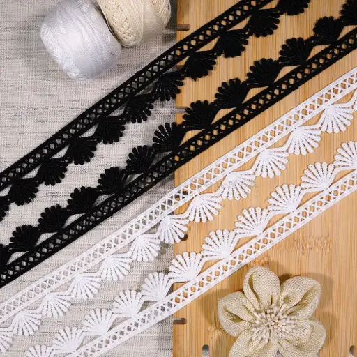 One Side Border Shuttle Lace