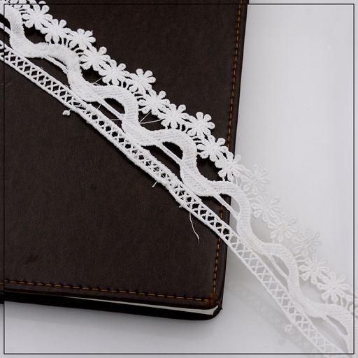 [D7267 WHITE] One Side Border Shuttle Lace