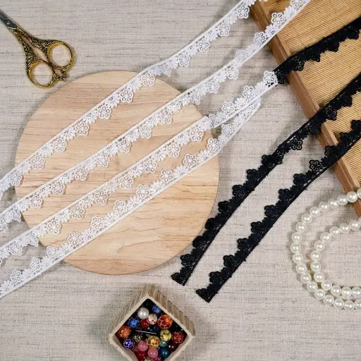 One Side Border Shuttle Lace