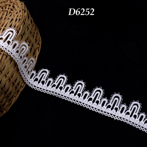 Shuttle One Side Border Lace