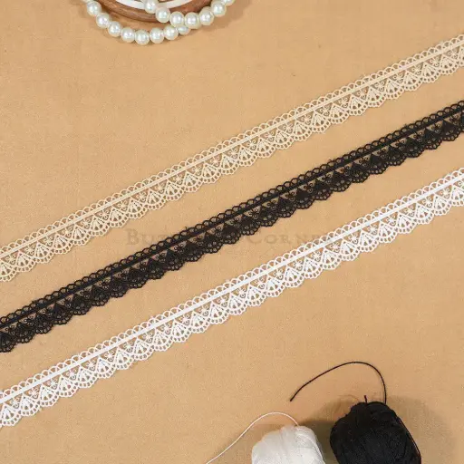 One Side Border Shuttle Lace