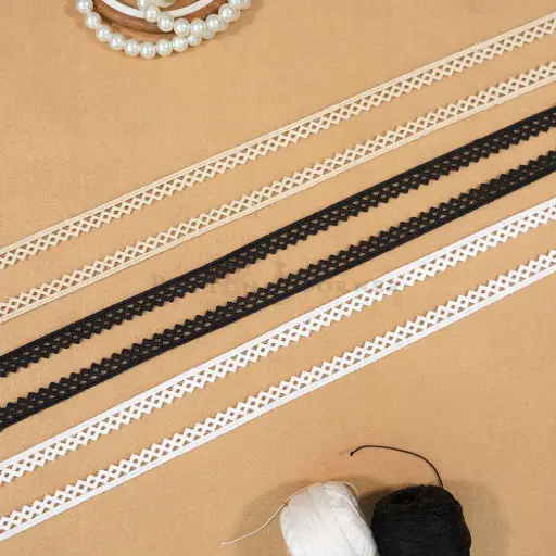One Side Border Shuttle Lace