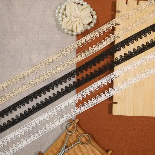 One Side Border Shuttle Lace