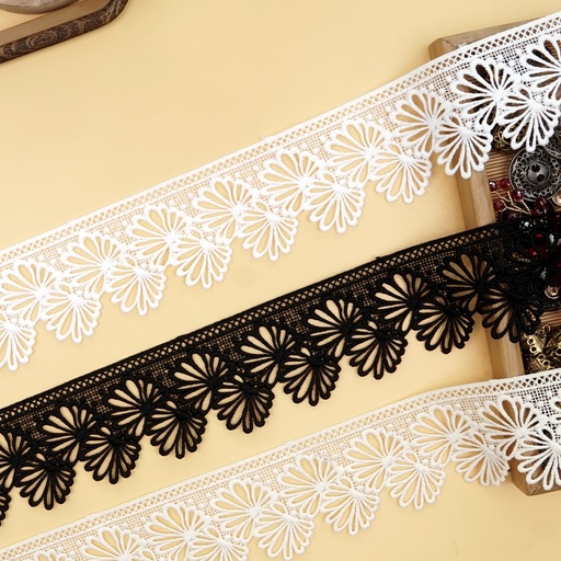 One Side Border Shuttle Lace
