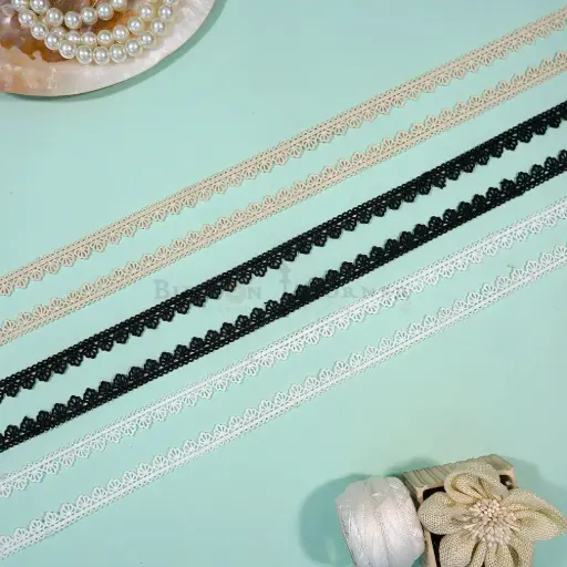 One Side Border Shuttle Lace