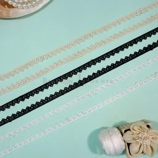 One Side Border Shuttle Lace